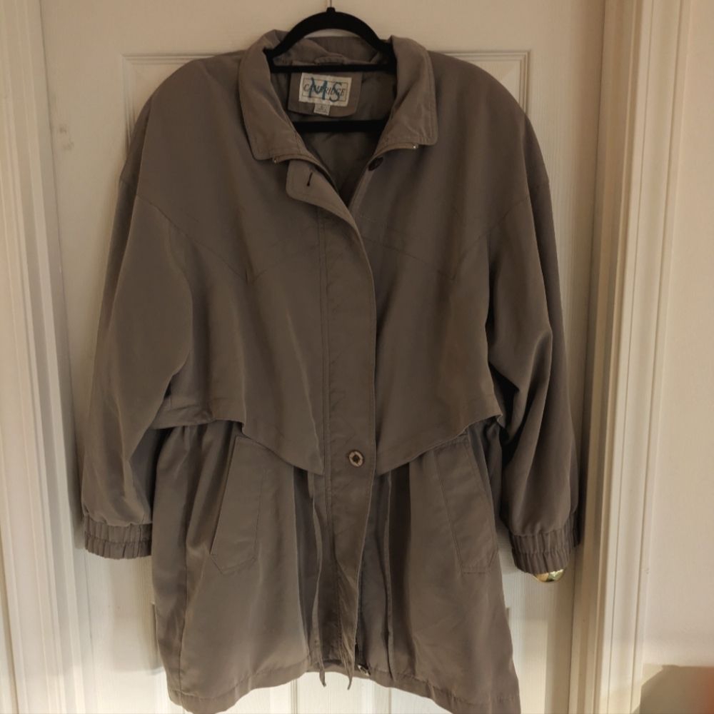 Classic Tan Trench Coat with Belted Waist and Relaxed Fit